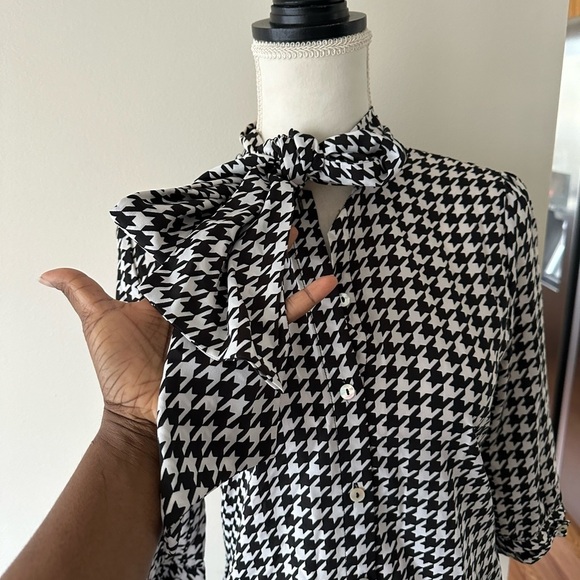 Kardashian Kollection Blouse Houndstooth Bow Long Sleeve Dark Academia Sz XS - Picture 2 of 9